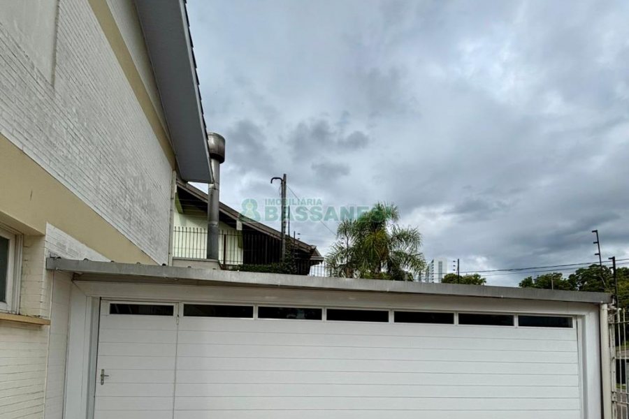 Sobrado com 127m², 3 dormitórios, 1 vaga, no bairro Santa Catarina em Caxias do Sul para Comprar