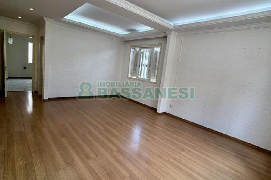 Sobrado com 127m², 3 dormitórios, 1 vaga, no bairro Santa Catarina em Caxias do Sul para Comprar