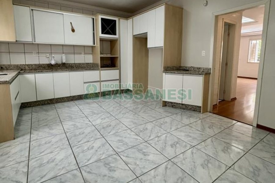 Sobrado com 127m², 3 dormitórios, 1 vaga, no bairro Santa Catarina em Caxias do Sul para Comprar