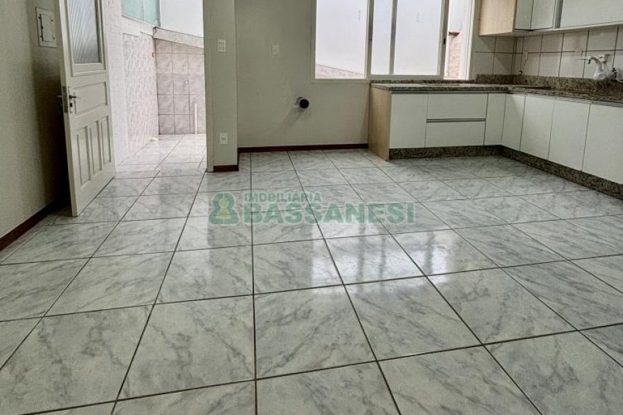 Sobrado com 127m², 3 dormitórios, 1 vaga, no bairro Santa Catarina em Caxias do Sul para Comprar