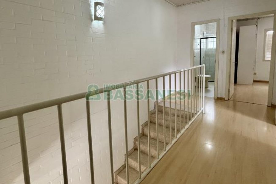 Sobrado com 127m², 3 dormitórios, 1 vaga, no bairro Santa Catarina em Caxias do Sul para Comprar