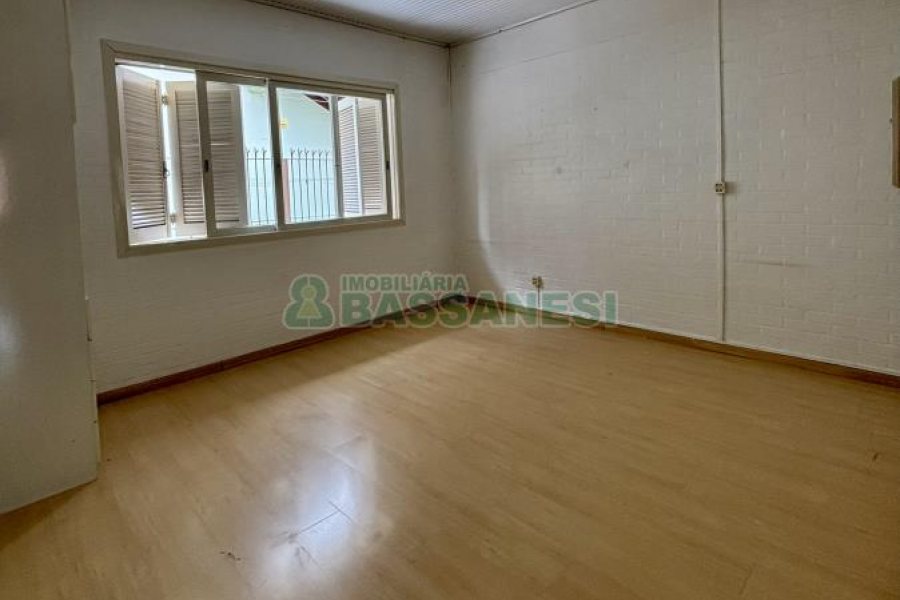 Sobrado com 127m², 3 dormitórios, 1 vaga, no bairro Santa Catarina em Caxias do Sul para Comprar