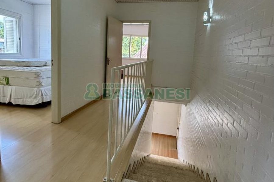 Sobrado com 127m², 3 dormitórios, 1 vaga, no bairro Santa Catarina em Caxias do Sul para Comprar