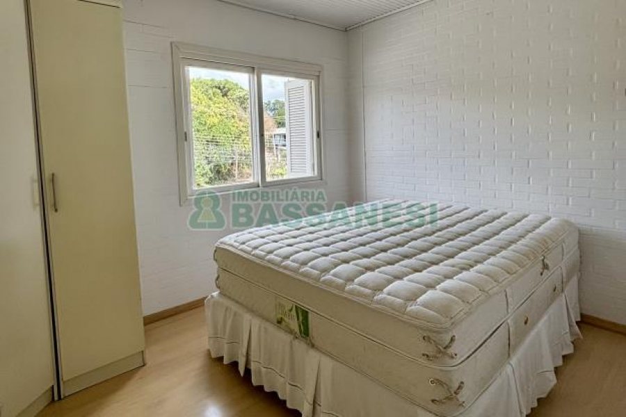 Sobrado com 127m², 3 dormitórios, 1 vaga, no bairro Santa Catarina em Caxias do Sul para Comprar