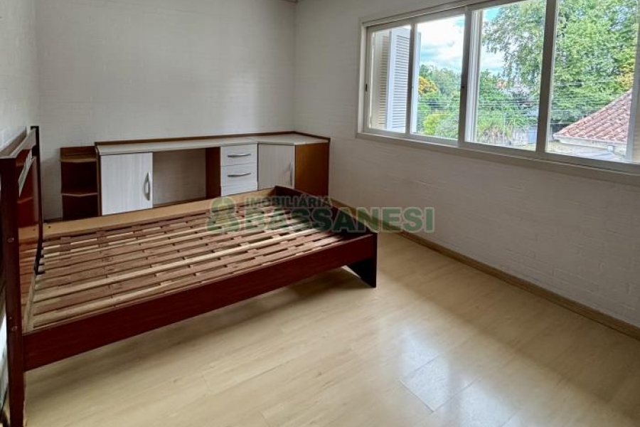 Sobrado com 127m², 3 dormitórios, 1 vaga, no bairro Santa Catarina em Caxias do Sul para Comprar