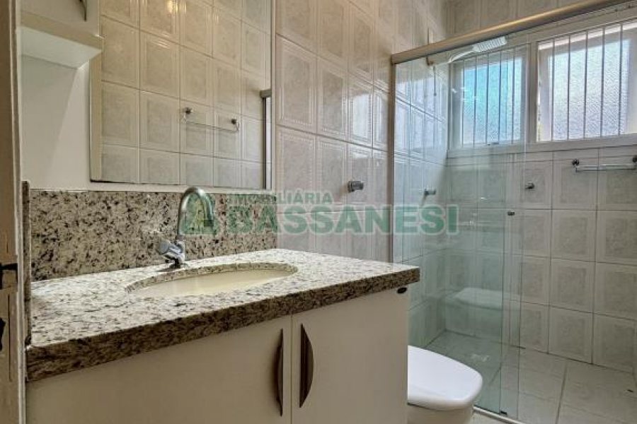 Sobrado com 127m², 3 dormitórios, 1 vaga, no bairro Santa Catarina em Caxias do Sul para Comprar