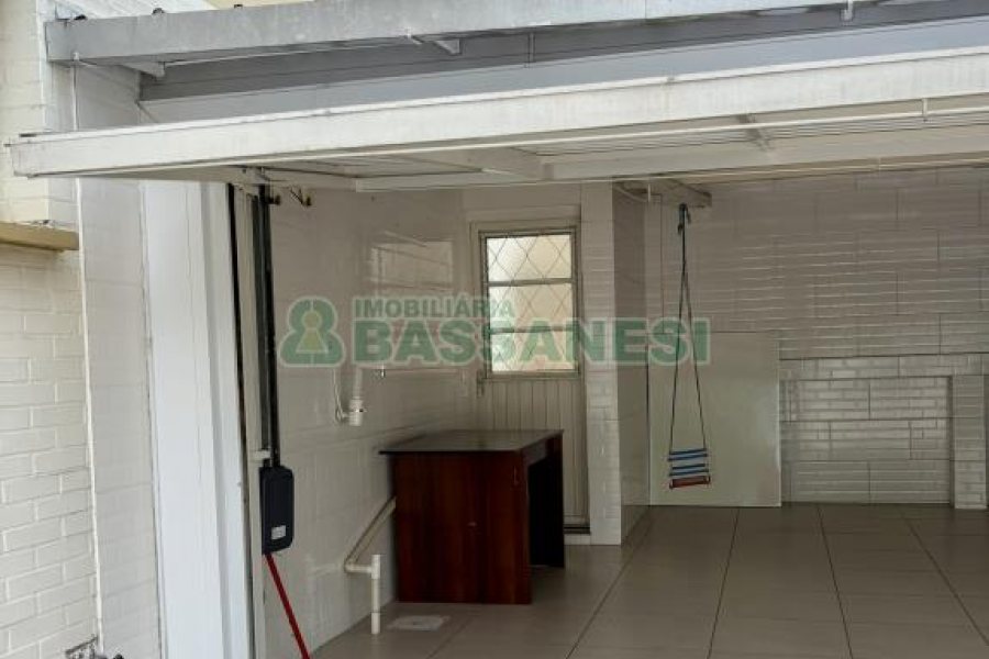 Sobrado com 127m², 3 dormitórios, 1 vaga, no bairro Santa Catarina em Caxias do Sul para Comprar