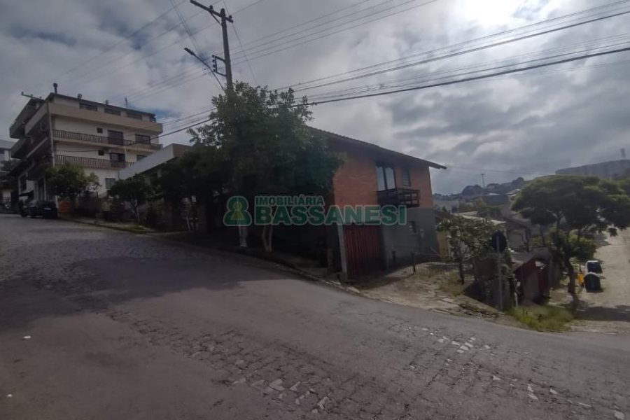 Casa com 224m², 3 dormitórios, 1 vaga, no bairro Cristo Redentor em Caxias do Sul para Comprar