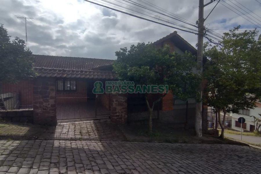 Casa com 224m², 3 dormitórios, 1 vaga, no bairro Cristo Redentor em Caxias do Sul para Comprar