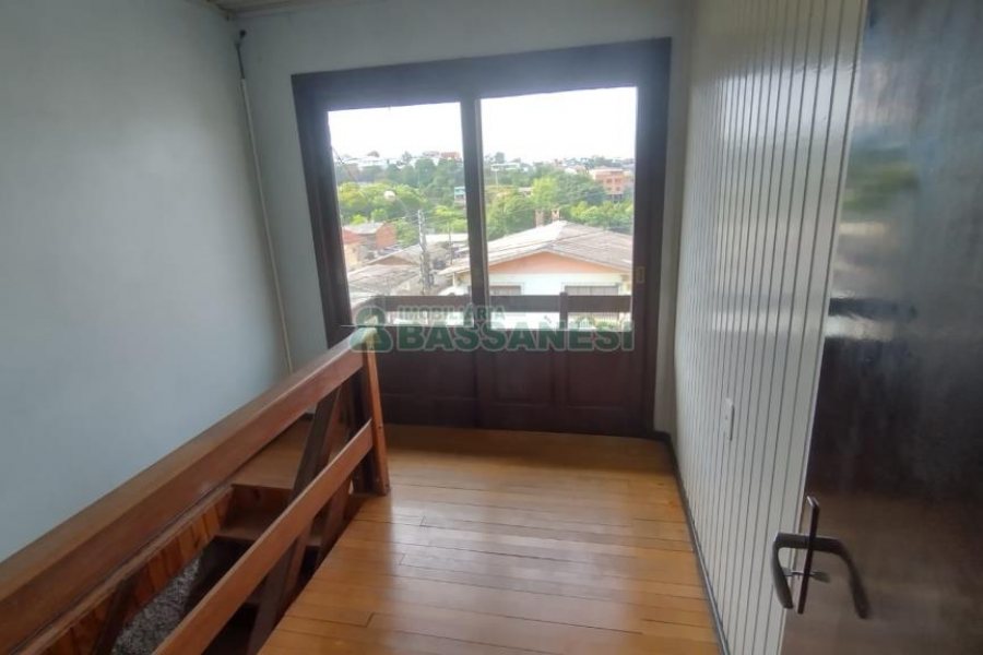 Casa com 224m², 3 dormitórios, 1 vaga, no bairro Cristo Redentor em Caxias do Sul para Comprar