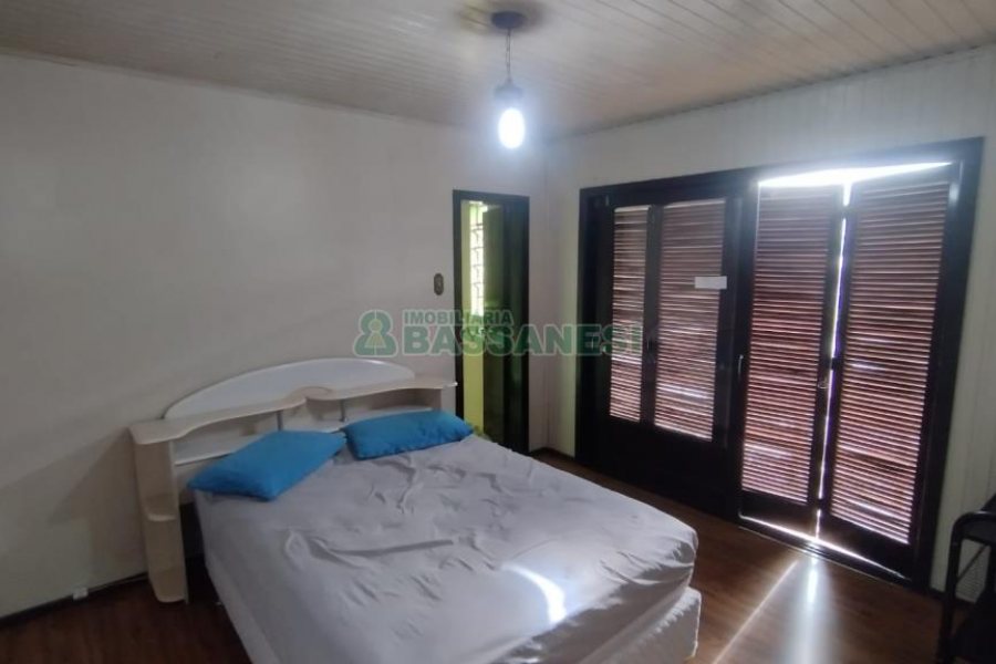 Casa com 224m², 3 dormitórios, 1 vaga, no bairro Cristo Redentor em Caxias do Sul para Comprar
