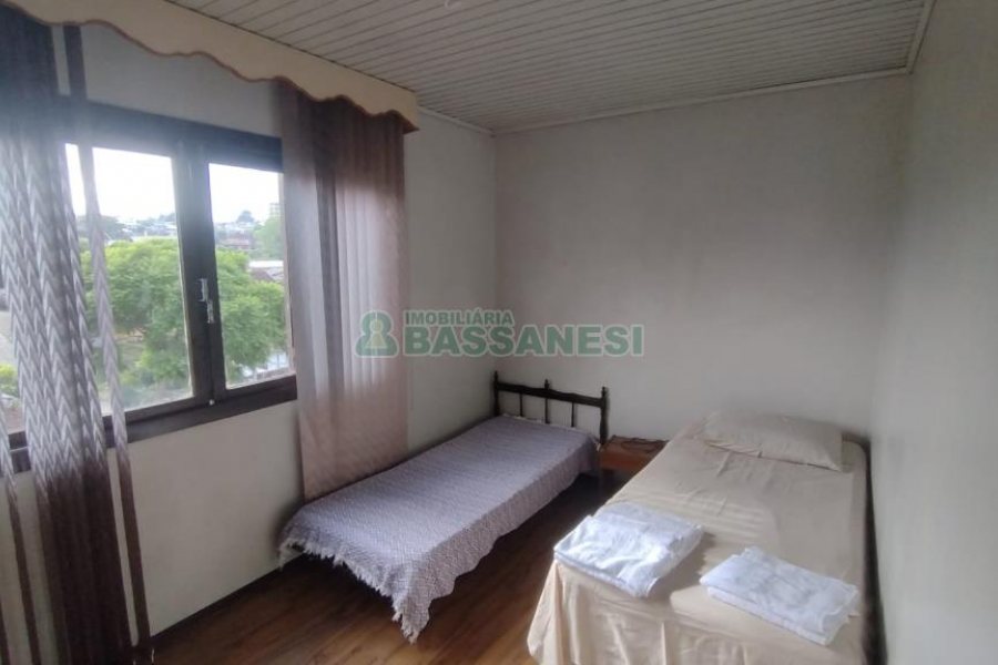 Casa com 224m², 3 dormitórios, 1 vaga, no bairro Cristo Redentor em Caxias do Sul para Comprar