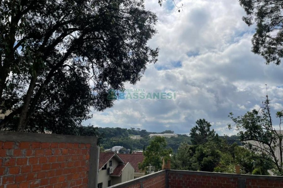 Casa com 249m², 3 dormitórios, 4 vagas, no bairro Colina Sorriso em Caxias do Sul para Comprar