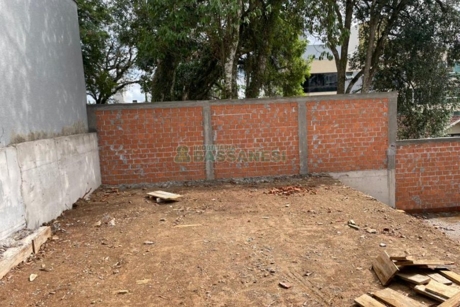 Casa com 249m², 3 dormitórios, 4 vagas, no bairro Colina Sorriso em Caxias do Sul para Comprar