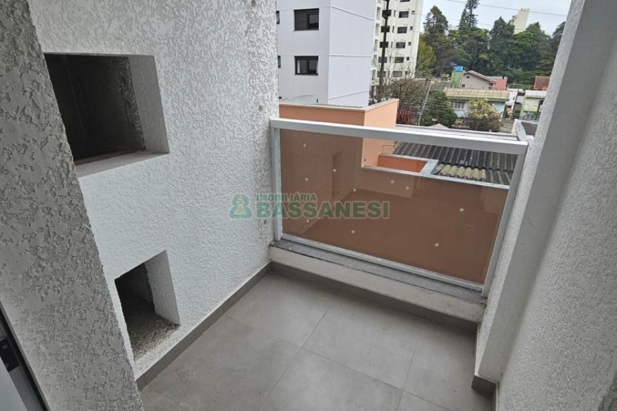 Apartamento com 42m², 1 dormitório, 1 vaga, no bairro Lourdes em Caxias do Sul para Alugar