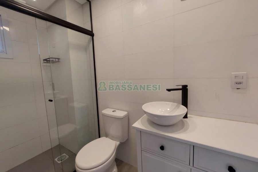 Apartamento com 42m², 1 dormitório, 1 vaga, no bairro Lourdes em Caxias do Sul para Alugar