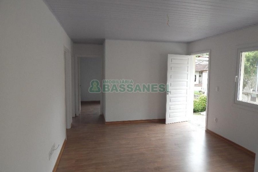 Casa com 100m², 2 dormitórios, no bairro Galópolis em Caxias do Sul para Alugar