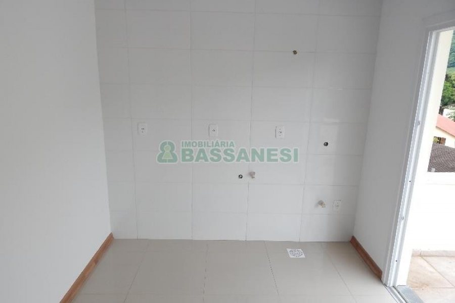 Casa com 100m², 2 dormitórios, no bairro Galópolis em Caxias do Sul para Alugar