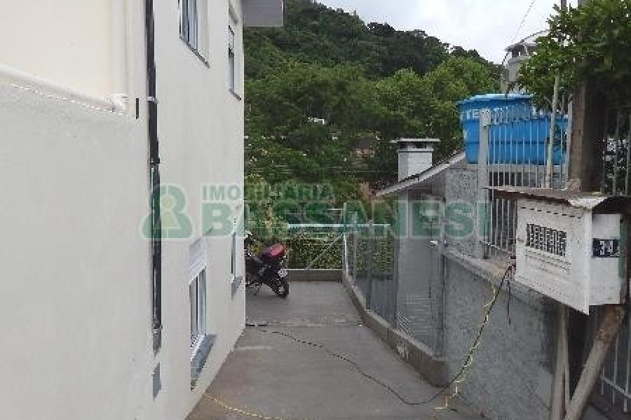 Casa com 100m², 2 dormitórios, no bairro Galópolis em Caxias do Sul para Alugar