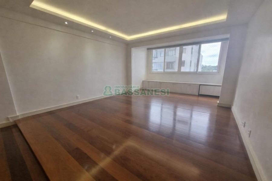 Apartamento com 140m², 3 dormitórios, 2 vagas, no bairro Centro em Caxias do Sul para Alugar ou Comprar