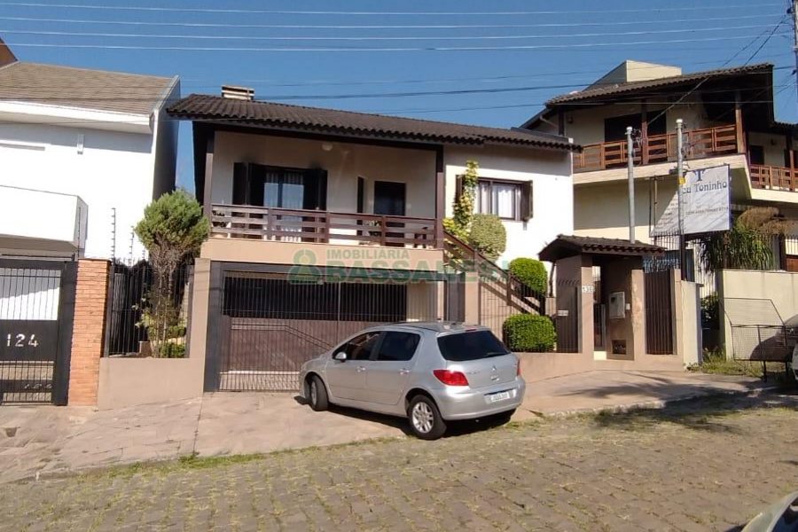 Casa com 314m², 3 dormitórios, 2 vagas, no bairro São Virgílio em Caxias do Sul para Comprar