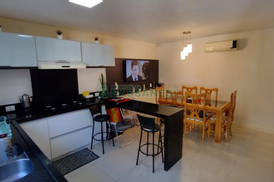 Casa com 314m², 3 dormitórios, 2 vagas, no bairro São Virgílio em Caxias do Sul para Comprar