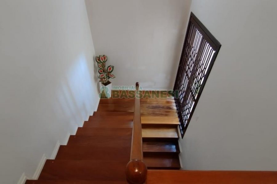 Casa com 314m², 3 dormitórios, 2 vagas, no bairro São Virgílio em Caxias do Sul para Comprar