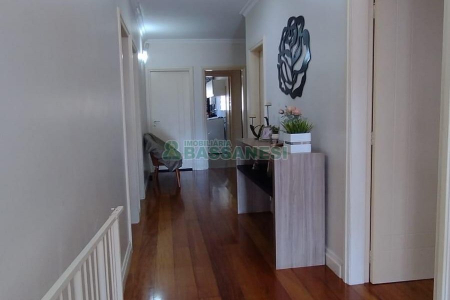 Casa com 314m², 3 dormitórios, 2 vagas, no bairro São Virgílio em Caxias do Sul para Comprar