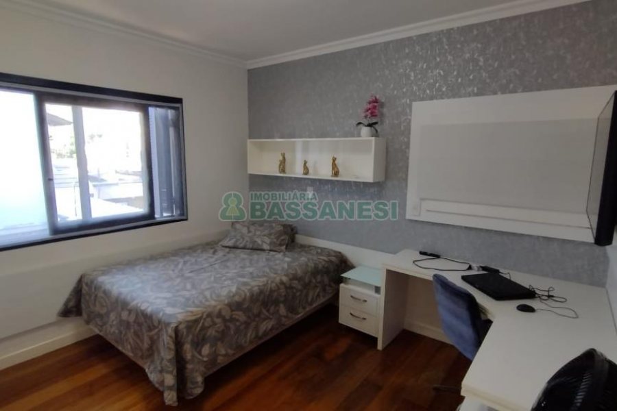 Casa com 314m², 3 dormitórios, 2 vagas, no bairro São Virgílio em Caxias do Sul para Comprar