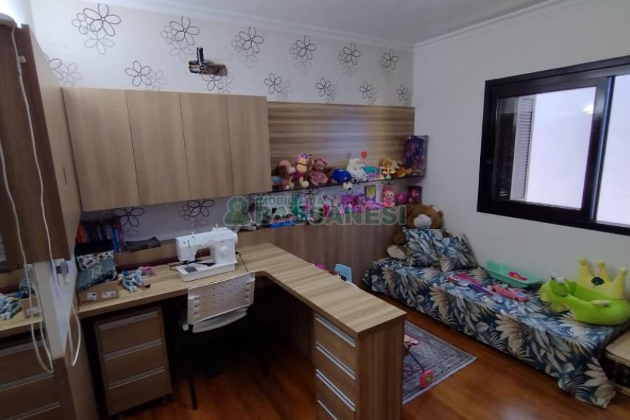 Casa com 314m², 3 dormitórios, 2 vagas, no bairro São Virgílio em Caxias do Sul para Comprar