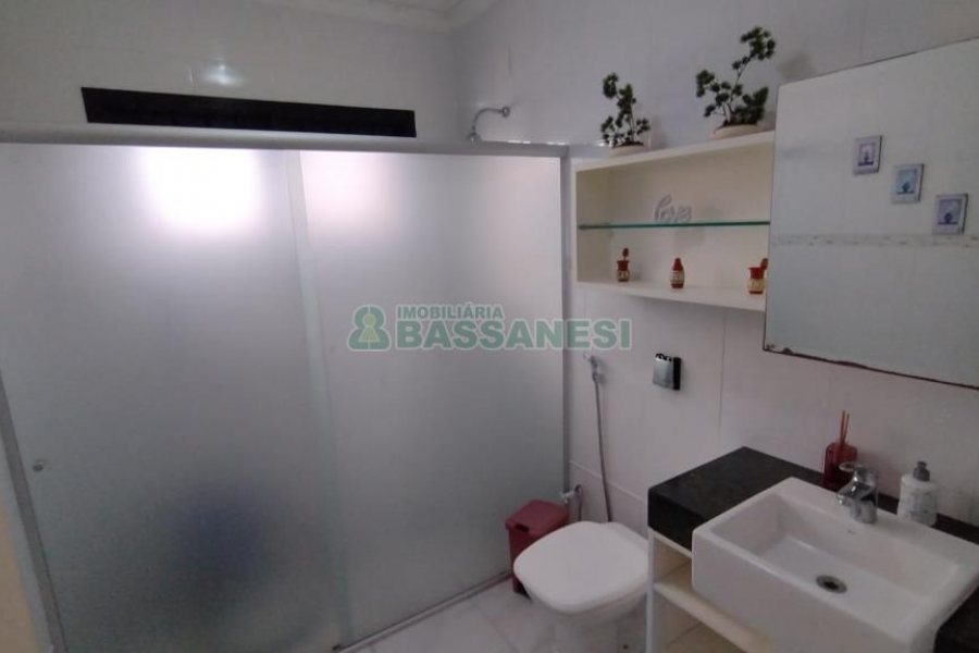 Casa com 314m², 3 dormitórios, 2 vagas, no bairro São Virgílio em Caxias do Sul para Comprar