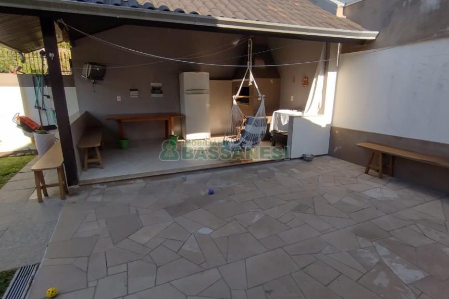 Casa com 314m², 3 dormitórios, 2 vagas, no bairro São Virgílio em Caxias do Sul para Comprar