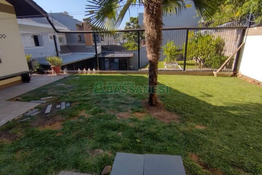Casa com 314m², 3 dormitórios, 2 vagas, no bairro São Virgílio em Caxias do Sul para Comprar