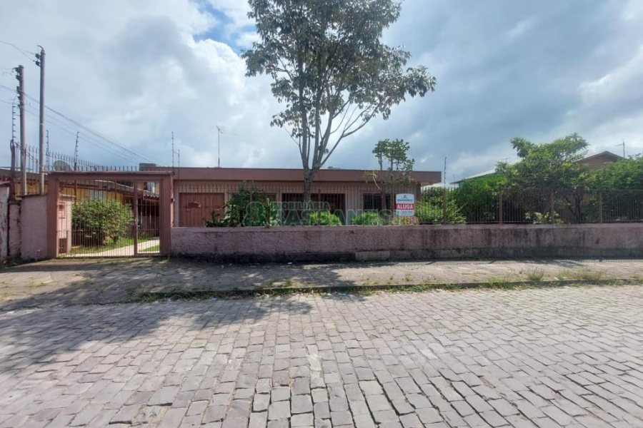 Casa com 160m², 3 dormitórios, 1 vaga, no bairro Esplanada em Caxias do Sul para Alugar