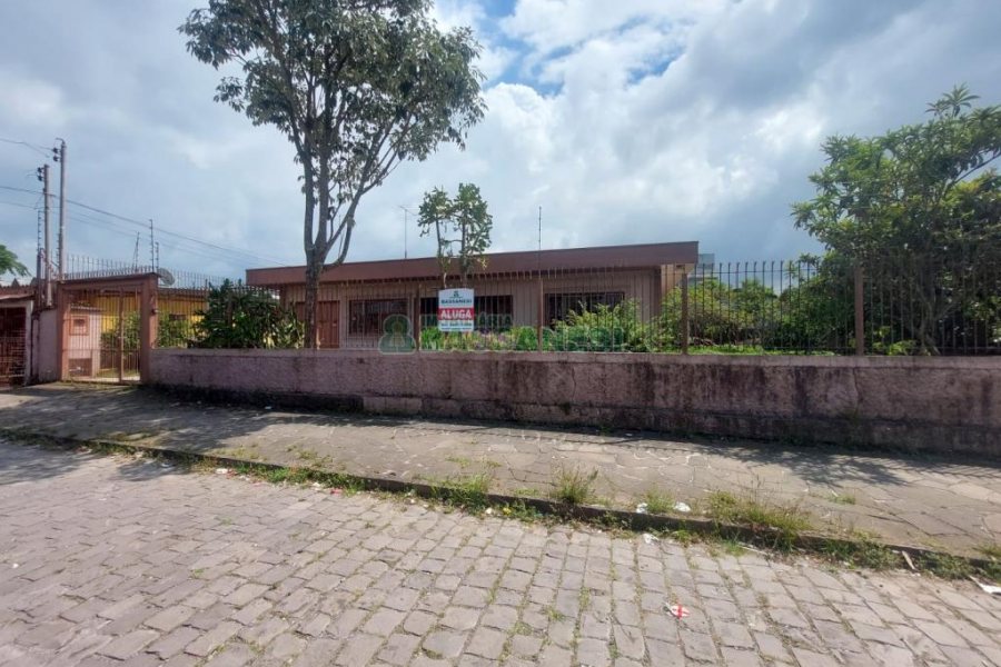 Casa com 160m², 3 dormitórios, 1 vaga, no bairro Esplanada em Caxias do Sul para Alugar