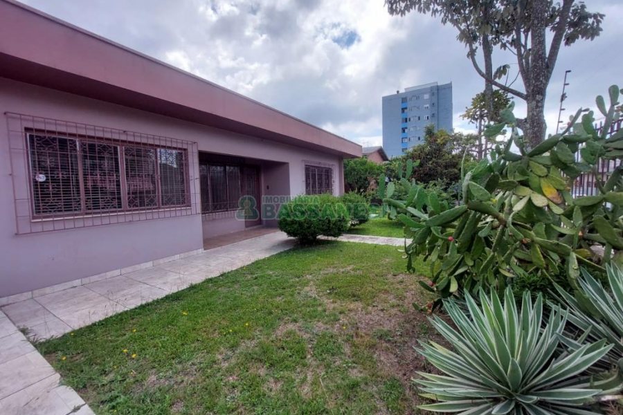 Casa com 160m², 3 dormitórios, 1 vaga, no bairro Esplanada em Caxias do Sul para Alugar