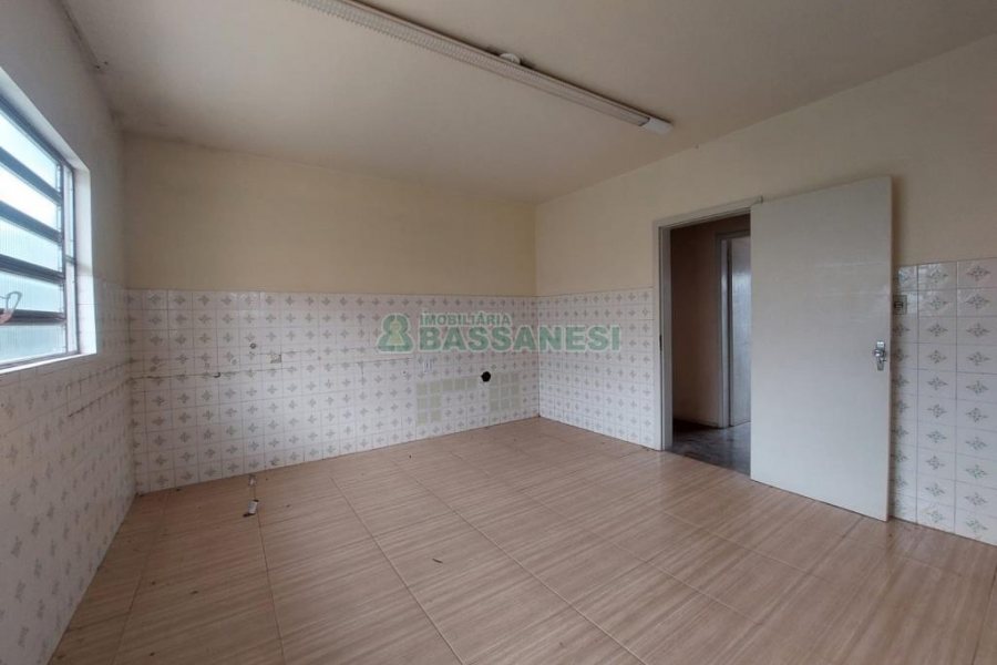 Casa com 160m², 3 dormitórios, 1 vaga, no bairro Esplanada em Caxias do Sul para Alugar