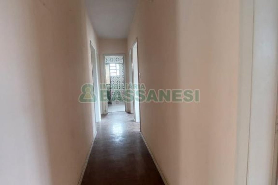 Casa com 160m², 3 dormitórios, 1 vaga, no bairro Esplanada em Caxias do Sul para Alugar