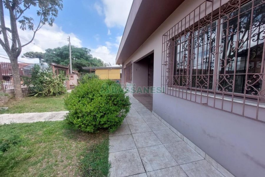 Casa com 160m², 3 dormitórios, 1 vaga, no bairro Esplanada em Caxias do Sul para Alugar