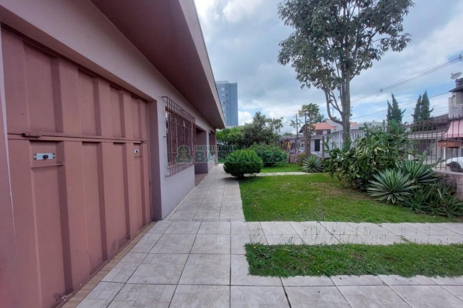 Casa com 160m², 3 dormitórios, 1 vaga, no bairro Esplanada em Caxias do Sul para Alugar