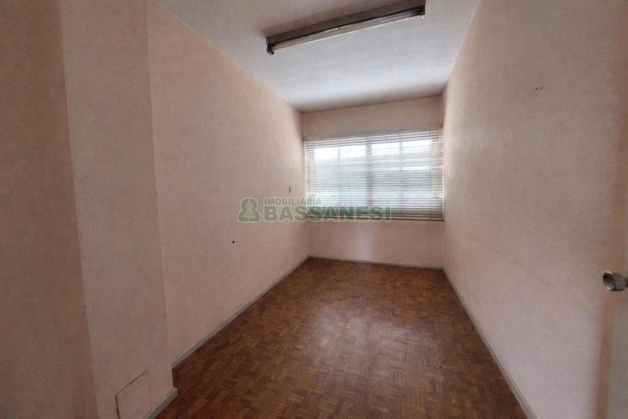 Casa com 160m², 3 dormitórios, 1 vaga, no bairro Esplanada em Caxias do Sul para Alugar