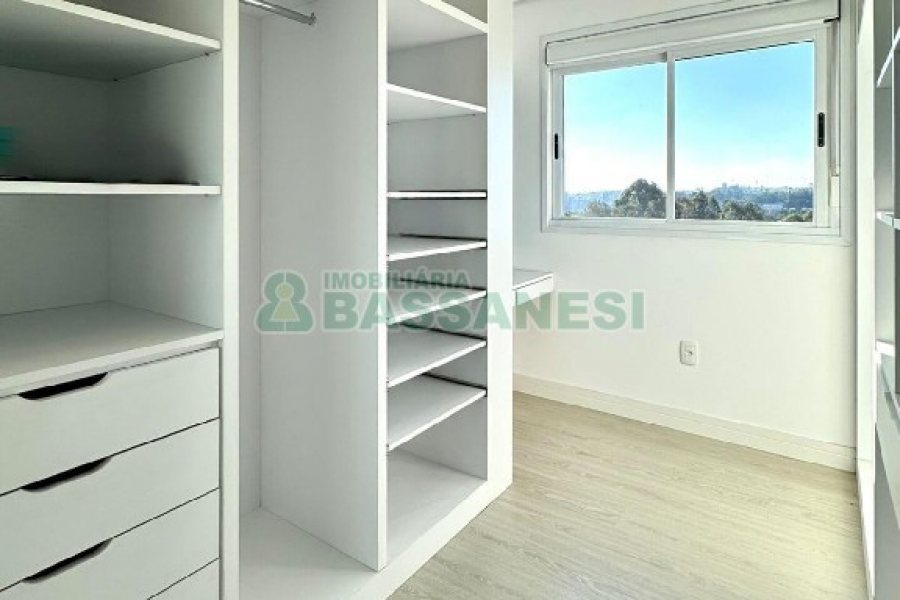 Apto Mobiliado com 47m², 2 dormitórios, 1 vaga, no bairro Desvio Rizzo em Caxias do Sul para Alugar