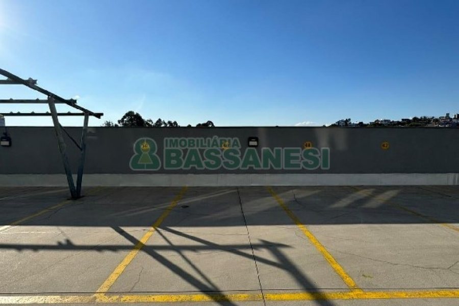 Apto Mobiliado com 47m², 2 dormitórios, 1 vaga, no bairro Desvio Rizzo em Caxias do Sul para Alugar