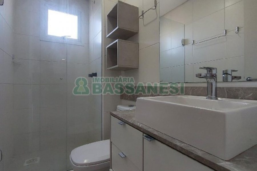 Apartamento com 54m², 2 dormitórios, 1 vaga, no bairro São Leopoldo em Caxias do Sul para Alugar