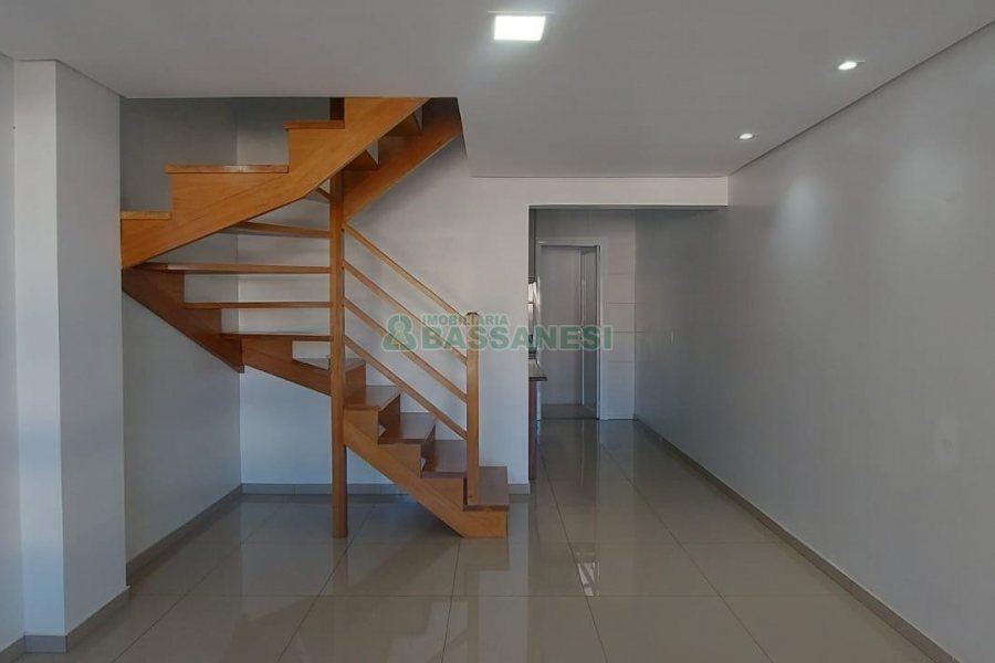 Sobrado com 64m², 2 dormitórios, no bairro Nossa Senhora do Rosário em Caxias do Sul para Alugar