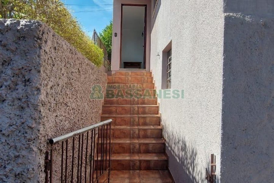 Casa com 300m², 4 dormitórios, 3 vagas, no bairro Universitário em Caxias do Sul para Alugar