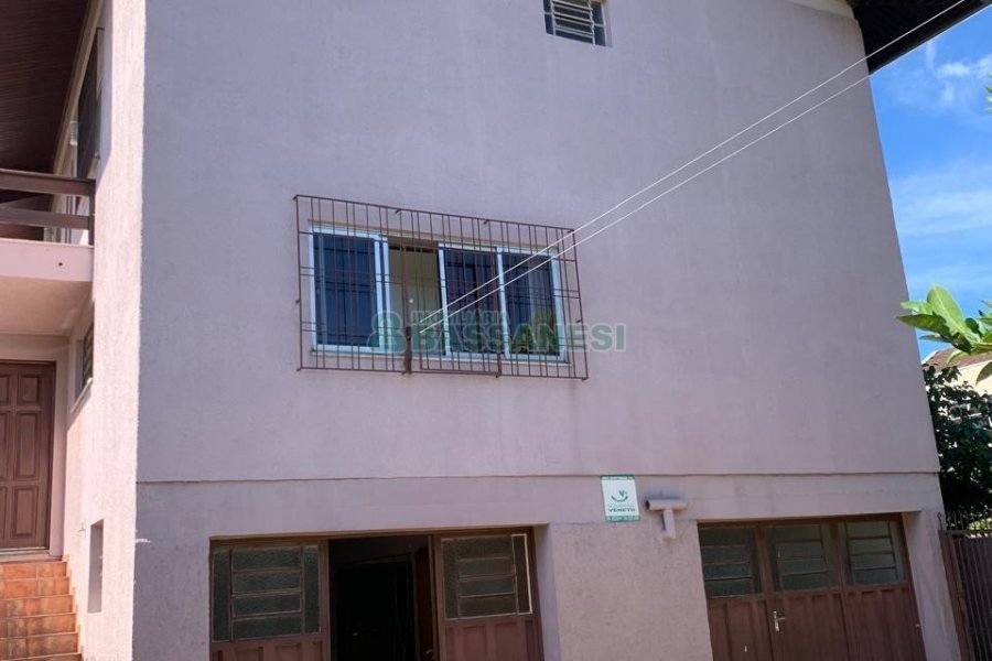 Casa com 300m², 4 dormitórios, 3 vagas, no bairro Universitário em Caxias do Sul para Alugar