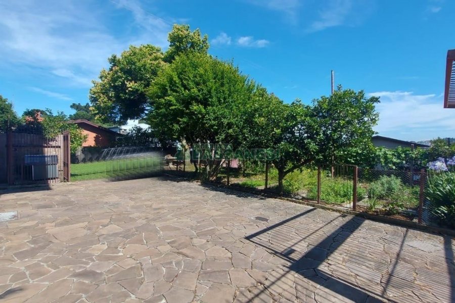 Casa com 300m², 4 dormitórios, 3 vagas, no bairro Universitário em Caxias do Sul para Alugar