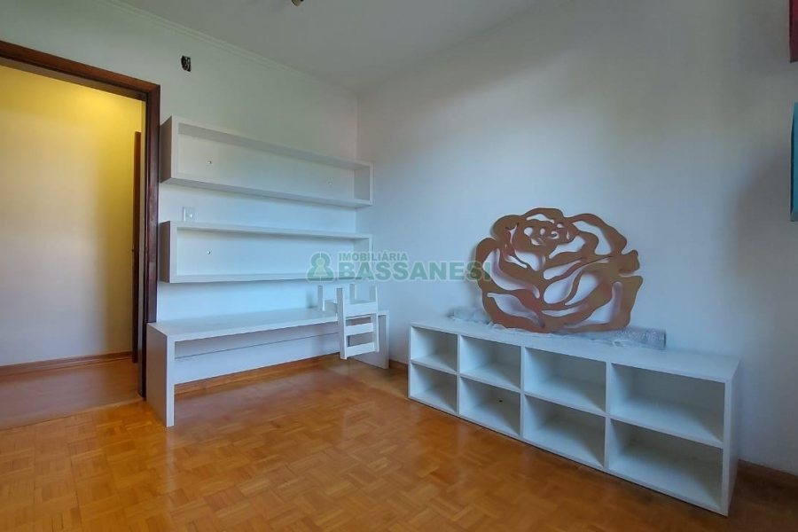 Casa com 300m², 4 dormitórios, 3 vagas, no bairro Universitário em Caxias do Sul para Alugar