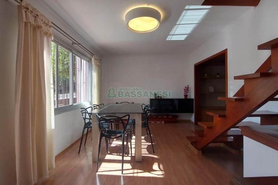 Casa com 300m², 4 dormitórios, 3 vagas, no bairro Universitário em Caxias do Sul para Alugar